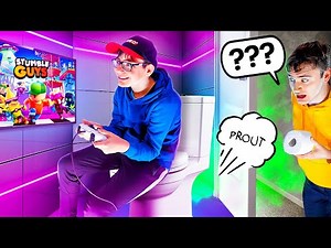 I'm turning my bathroom into a secret gaming room to hide from my brother and prank him!!