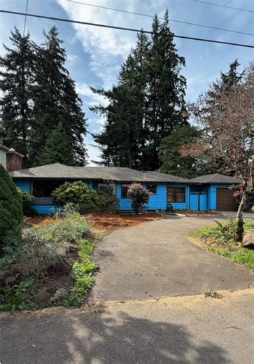 Cool Ranch, but make it a house 🤩 Douglas firs, a giant yard, and a retro basement bar just waiting for its comeback. Lots of potential, a little ambitious on price. Not my listing, but I can help you buy your next home 🫶 📍Portland, OR 97233 💵 Listed at $510,000 🛌 4 Bedrooms 🛁 2 Bathrooms 📐 2,994 Sq Ft Built 1949 🏫 Menlo Park Elementary (5/10) | Floyd Light Middle (5/10) | David Douglas High (2/10) 🧾 2025 Taxes $5,470 📜 MLS 586405632 Listed by Nathan Reimer, Latitude Regenerative Real 