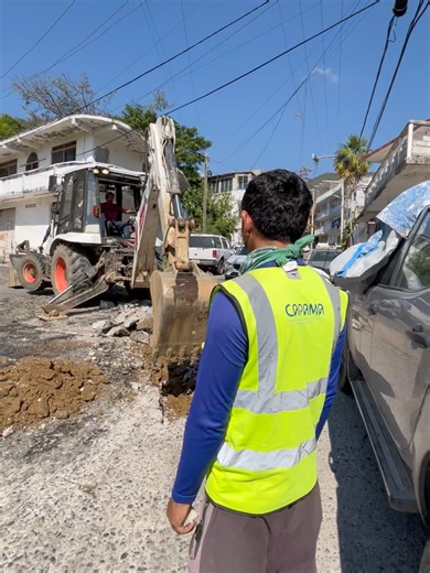 Personal de la CAPAMA continúa atendiendo fugas de agua potable y rehabilitando drenaje sanitario en distintas zonas de Acapulco para mejorar ambos servicios. Te invitamos a ver el siguiente te video paga conocer todos los detalles. 🎥👇 CAPAMA, trabajando para ti. #𝘚𝘦𝘳𝘷𝘪𝘳𝘊𝘰𝘯𝘏𝘰𝘯𝘦𝘴𝘵𝘪𝘥𝘢𝘥𝘠𝘑𝘶𝘴𝘵𝘪𝘤𝘪𝘢#𝘙𝘦𝘤𝘰𝘯𝘴𝘵𝘳𝘶𝘤𝘤𝘪ó𝘯𝘈𝘤𝘢𝘱𝘶𝘭𝘤𝘰#𝘈𝘤𝘢𝘱𝘶𝘭𝘤𝘰𝘚𝘦𝘊𝘰𝘯𝘴𝘵𝘳𝘶𝘺𝘦𝘊𝘰𝘯𝘵𝘪𝘨𝘰