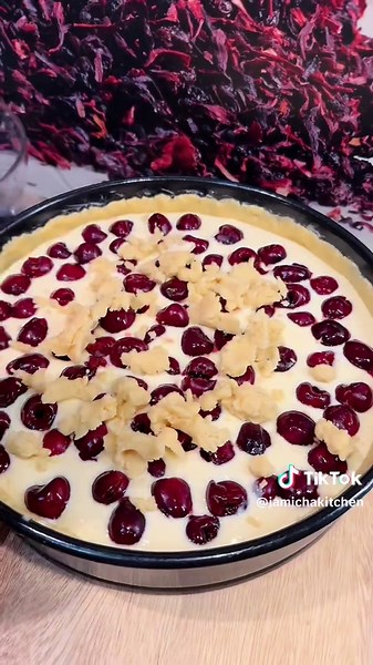 Delicious Cherry Cheesecake Crumble Recipe