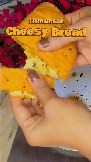 Homemade cheesy Bread 🥙😍 Cheesy Bread Recipe 😋 #cheese #cheesebread #trending #viral #shortsfeed