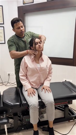 Neck and Back Pain Chiropractic Treatment 9811448365 #chiropractor #sciatica #backpain