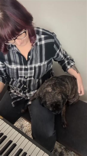 Quick run through of Dancing Nancies (Dave Matthews) and loving on my doggo is a very important multi tasking 🖤