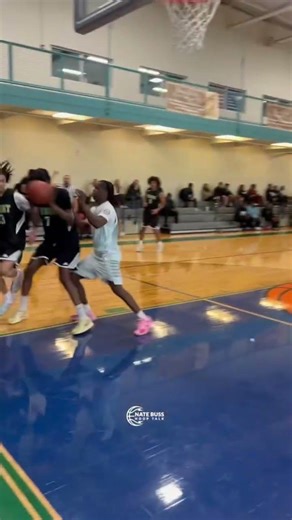 D1-offered point guard Mike Woods GOT GOING in the Midwest Renegades’ debut weekend!