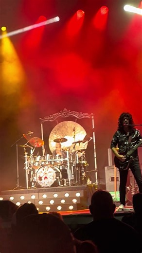 Almost Queen ”I’m In Love With My Car” live at the ParkStage!! #almostqueen
