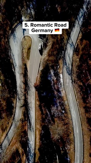 Füge diese Roadtrips deiner Bucket List hinzu! 🚐⤵️ 🌊 Atlantic Road, Norwegen: Eine atemberaubende Fahrt über den Ozean mit kurvigen Brücken und epischen Küstenausblicken. 🛤 Route 66, USA: Der ultimative amerikanische Roadtrip, vollgepackt mit Vintage-Diners, Neon-Schildern und Wüstenlandschaften. 🍀 Ring of Kerry, Irland: Eine malerische Runde aus rauen Klippen, üppigen grünen Tälern und charmanten irischen Dörfern. 🏝 Amalfi-Küstenstraße, Italien: Eine traumhafte Klippenroute mit pastellfarb