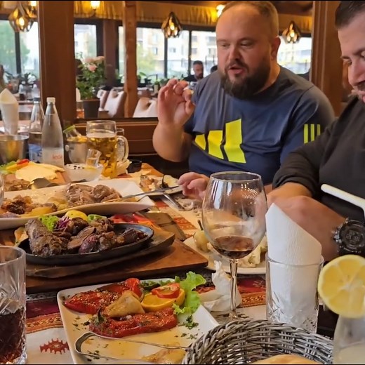 91K views · 1.7K reactions | debeli sremac i nedžmin za ručak pojeli 6 kilogram | Hugestaff Vlogs | Facebook