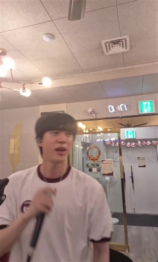 🤭🤭 #jin #jinbts #humor #bts #army