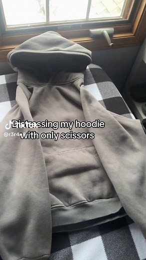 Distressing a Hoodie: A Simple DIY Fashion Guide