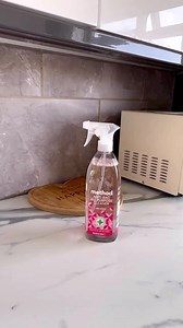 @bcleans is giving us some serious cleaning motivation with this rhubarb kitchen counter clean, just in time for the long weekend 💗🌸🫧 addicts, we absolutely love seeing your method products in action (so don’t forget to tag us!) 💘 📹 @bcleans | method uk