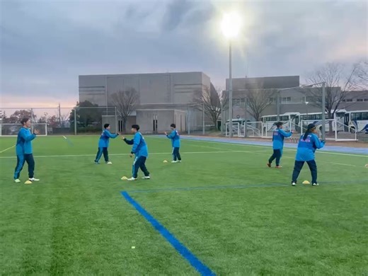 明桜高校女子サッカー部 on Instagram: "本日は前日調整‼️明日はいよいよ入替戦。 やっと掴み取った昇格のチャンス。必ず勝つ🔥沢山の応援よろしくお願いします📣🔥 秋田組はASPさんと試合。悔しい部分もあると思うけど、今やるべきことをコツコツやる選手のみに次のチャンスが訪れると思う。ここで自分に負けるな🔥 #ノースアジアアジア大学明桜高校 #女子サッカー部 #前日調整 #必ず昇格🔥 #今年こそ結果を‼️ #全員で戦おう #沢山の応援よろしくお願いします #応援メッセージも待ってます🔥 #プライドof秋田プライドof明桜"