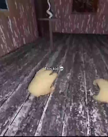 granny vr is too good 😭 #granny #funny #screaming #yelling #grannyhorrorgame #memes #meme #vr #fyp #goviral #blowthisup