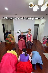 Happy new years, everyone! We got together with my sister and my little sister’s family from Canada. We had tteokguk (rice cake soup) for breakfast and of course we did ‘Sebae’. Some Koreans do the whole tradition on Lunar New Year’s day. Some do it on January 1. Some celebrate both regular and lunar. Sebae literally means “to bow (拜) in the New Year (歲).” It is a traditional Korean custom in which, on the morning of Seollal (Lunar New Year), younger people offer New Year’s greetings to their el