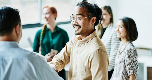 What is an Elevator Pitch? Examples for Students and Job Seekers