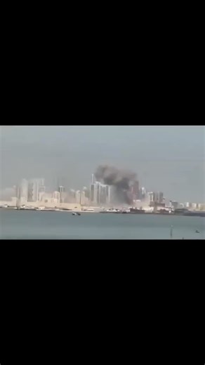 NEW EXPLOSION IN ABU DHABI! Loud blasts heard right now after UAE intercepts Iranian missiles 1 person killed by falling debris Burj Khalifa evacuated as precaution Gulf on full alert after US-Israel strikes on Iran #AbuDhabiExplosion #Iran Retaliation #MiddleEastWar #Burj Khalifa Evacuated #GulfCrisis less | Dubai Travels