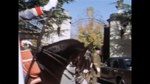 Se cumple hoy el 50 aniversario de la muerte de Francisco Franco. Archivo RTVE rescata en RTVE play imágenes inéditas del franquismo. Una visión inédita de los últimos años del régimen y de la muerte del dictador, con material grabado por cámaras autónomas que nunca formó parte de la señal emitida. Materiales únicos hasta ahora no digitalizados y de enorme valor documental -- > https://www.rtve.es/play/colecciones/imagenes-ineditas-del-franquismo/4223/ | Archivo RTVE