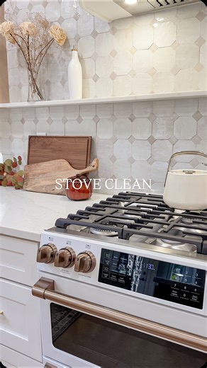 Deep Clean the stovetop and vents with me 💗 love using dawn degreaser and my zero scratch sponge #kitchenreset #cleaningasmr #asmrsounds #cleaningmotivation | TidycademyPro