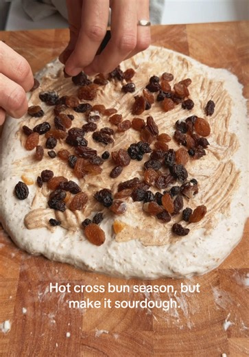 Hot cross sourdough: Made with sultanas, raisins and currants, butter, and cosy spices like cinnamon, nutmeg and allspice. #feedfeed #feedfeedbaking