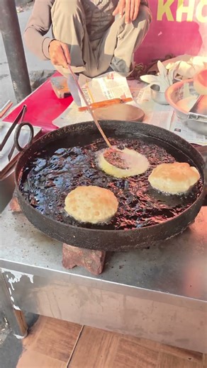 Garma garam Puri Sabji Street Food | Indian Breakfast Street Food | Crispy Puri & Aloo Sabji Making