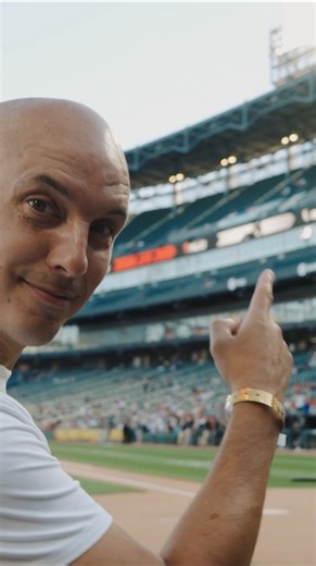 35K views · 386 reactions | Great spot, Ossie!   A brand new episode of Blues Watch is now live on YouTube, featuring White Sox, Chicago Bears, our Chicago river cruise and more. ⛴️ | Everton Football Club | Facebook