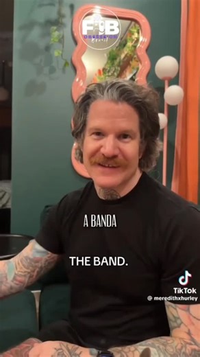 115 reactions · 4 comments | Andy caiu na trend de sua esposa Meredith 藍 Ela mentiu pra ele a pergunta, ele respondeu achando que era outra coisa 藍 @meredithxhurley #falloutboy #rock #andyhurley | Fall Out Boy Obsession Brasil | Facebook