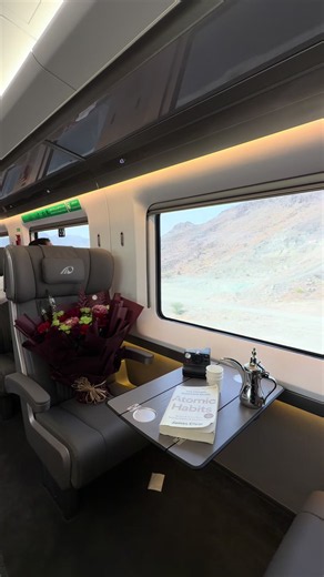 ️ ▫️تجربة قطار الاتحاد للركاب بين أبوظبي والفجيرة 🚆 📍محطة ابوظبي في مدينة محمد بن زايد ⏳مدة الرحلة بين أبوظبي والفجيرة ساعة و 45 دقيقة فقط 🎟️ الحجز عن طريق تطبيق قطارات الاتحاد و الموقع الإلكتروني 💰 أسعار التذاكر: 55 درهم للدرجة المريحة 120 درهم للدرجة المميزة ▫️ الجدول الزمني لافتتاح المحطات: - 30 يونيو 2026: التشغيل التمهيدي بين أبوظبي والفجيرة - 30 سبتمبر 2026: افتتاح محطتي دبي والذيد - 30 ديسمبر 2026: افتتاح محطات منطقة الظفرة - 30 مارس 2027: افتتاح محطة الشارقة واستكمال شبكة الركاب 🚄 ي