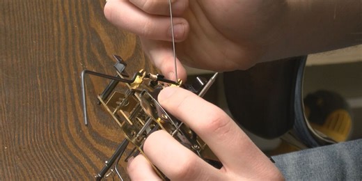 New clock shop opens in Hannibal