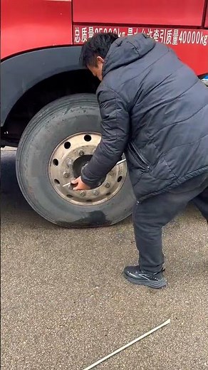 Multi-functional pry bar for trucks truck drivers