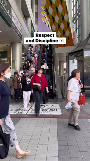 95K views · 212 reactions | Escalator etiquette in Japan “Leave one side of the escalator open so those in a hurry can pass.” #japan #tokyo #japanese #japaneseculture #discipline #etiquette #japanview | Japan and I | Facebook