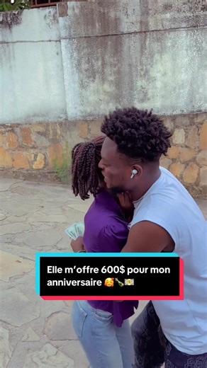 Elle m’offre 600$ pour mon anniversaire 🎁 🥰💵