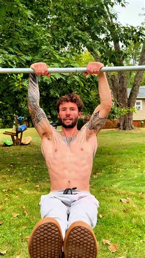 ✅✅✅ comment “body” ✅✅✅ For a full body calisthenics workout 💪🔥 Beginner calisthenics athletes – listen up! If you’re just starting out, the BEST way to build strength, skill, and muscle is by keeping it simple ✅ 👉 Train compound calisthenics exercises (push ups, pull ups, dips, squats, rows, etc.) in a full body workout 3x per week. This way, you’ll hit every muscle group consistently and recover properly 🗓️⚡ But don’t forget the 🔑 to long-term progress: ✅ Scapula training (scapula pull ups