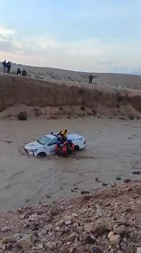 Israeli rescue teams saved a truck driver caught in sudden flash floods in southern Israel, as the country faced unusually heavy rainfall. 🚒⛈️ Video: Israel Fire and Rescue Authority, Southern District | StandWithUs
