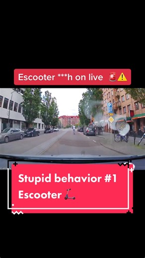 This video is for safety purpose and prevention. 2 guys on an electric scooter. Credits : Nyziko Ytbe #pourtoi #fyp #trotinetteelectrique #dashcam #escootercrash #escooter #patineteelectrico #elektroroller #stupidity #stupidpeople