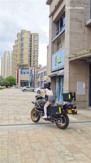 Do You Have to Hop Around to Stop? 😂 #kove625x #girlrider #advriding