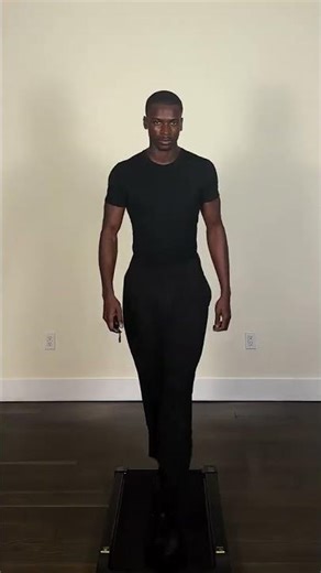 model walk /runway model #shorts #runwaymodel dere dam @deredam #deredam