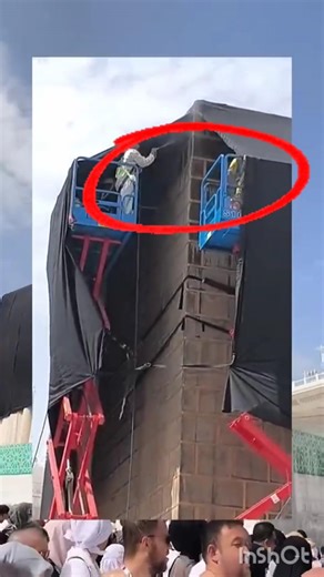 Makkah Sharif 🕋 Umrah girl and police help change for gila-e kaba🇸🇦#shorts #makkah #umrah #status