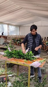 Hacemos de cada boda una experiencia inolvidable con nuestros diseños florales ✂️💐 Nuestra pasión por el arte floral se refleja en cada arreglo, diseñados para captar las emociones ya que las flores tienen la capacitación de evocar sentimientos Dicho esto las flores que utilizamos para este diseño son 👇 Rosas blancas, aleli blanco, aleli lila, aleli rosado mini rosas tomates, mini rosas rosada, eucalipto baby blu, eucalipto cinerea y follaje verde #decoracionfloral #bodasenquito #novias #weddi