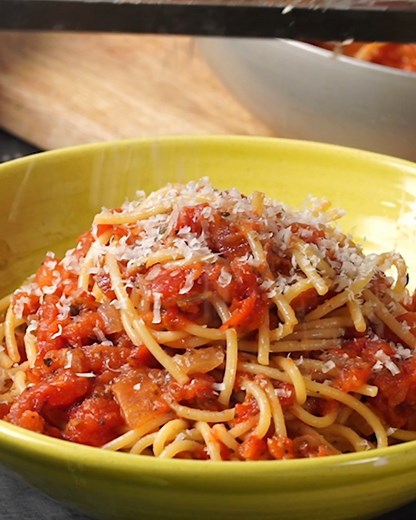 23K views · 259 reactions | Make your next Italian inspired weeknight dinner with this fresh tomato sauce. GET THE RECIPE: https://armagazine.com/3GE4XIN | Allrecipes | Facebook