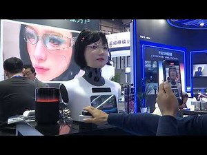 Τα ρομπότ παρουσιάζουν μια εντυπωσιακή «τεχνολογική επίδειξη» στην έκθεση