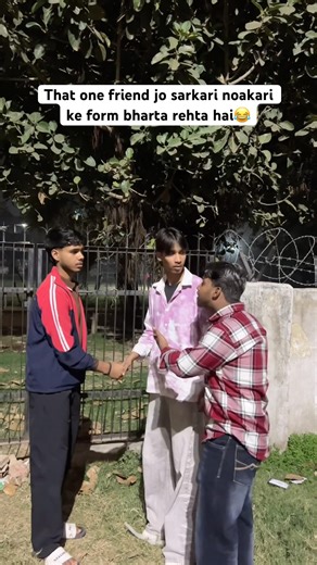 Bezti kar rha hai ya tarif🥲😂😂#ytshorts #1ksubscribers #vines #funny #relatable @VinesAnandPrem
