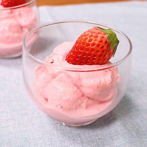 ミキサーで簡単！いちごアイス 作り方・レシピ | クラシル