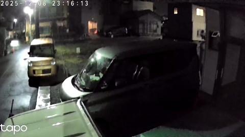 Cars shake during 7.6 quake in Japan