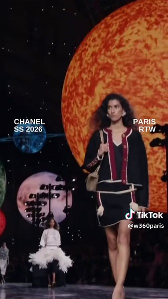 JENNIFER FOR CHANEL Designer : @Matthieu Blazy Casting : @bitton Model : @JENNIE MATIAS🙆🏻‍♀️ @ChanelOfficial #chanel #pfw #parisfashionweek #fashionweek #model