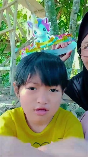 Cute kid pranks mom 👧🏻🤣🌈😱✅❤️🚀😎🫅🤡