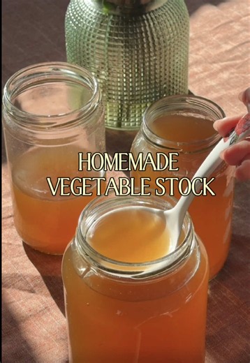 Homemade Vegetable Stock🥕🧄 I’ve started saving my leftover veggie scraps in the freezer, and when the bag gets full, I turn them into homemade vegetable stock! It’s basically FREE flavor for soups, sauces, pasta, rice & more. 🙌🏼 🛒 You’ll Need: • 6–8 cups frozen vegetable scraps • 8–10 cups water, or enough to cover the scraps • 3-6 garlic cloves, optional • Fresh herbs or herb stems, optional • 1 tao Salt, Pepper, garlic powder 🥕 Good scraps to save: • Onion ends   skins • Carrot peels   e