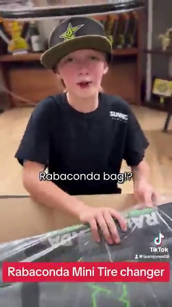 Watch Florida’s JaseyRae Jones unbox the Rabaconda Mini Tire Changer!