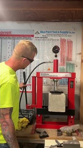 Compressive strength of a common CMU (Cinder Block) compared to our 3D printing concrete #sq4d