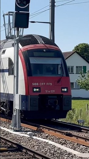 Einfahrt des SBB DTZ 514 beim Bahnhof Pfäffikon SZ #train #sbahn #swisstrains #trainspotting