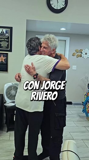 Así luce a los 86 años, el actor mexicano, Jorge Rivero. se presentó en el programa del también actor Humberto Lunastar. Y presumió sus abdominales.