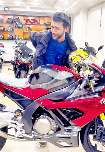 Introducing the BMW RR 400cc: A Powerful Ride